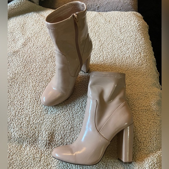 🌸 Call it Spring 🌸 patent nude chunky heels - Picture 2 of 12